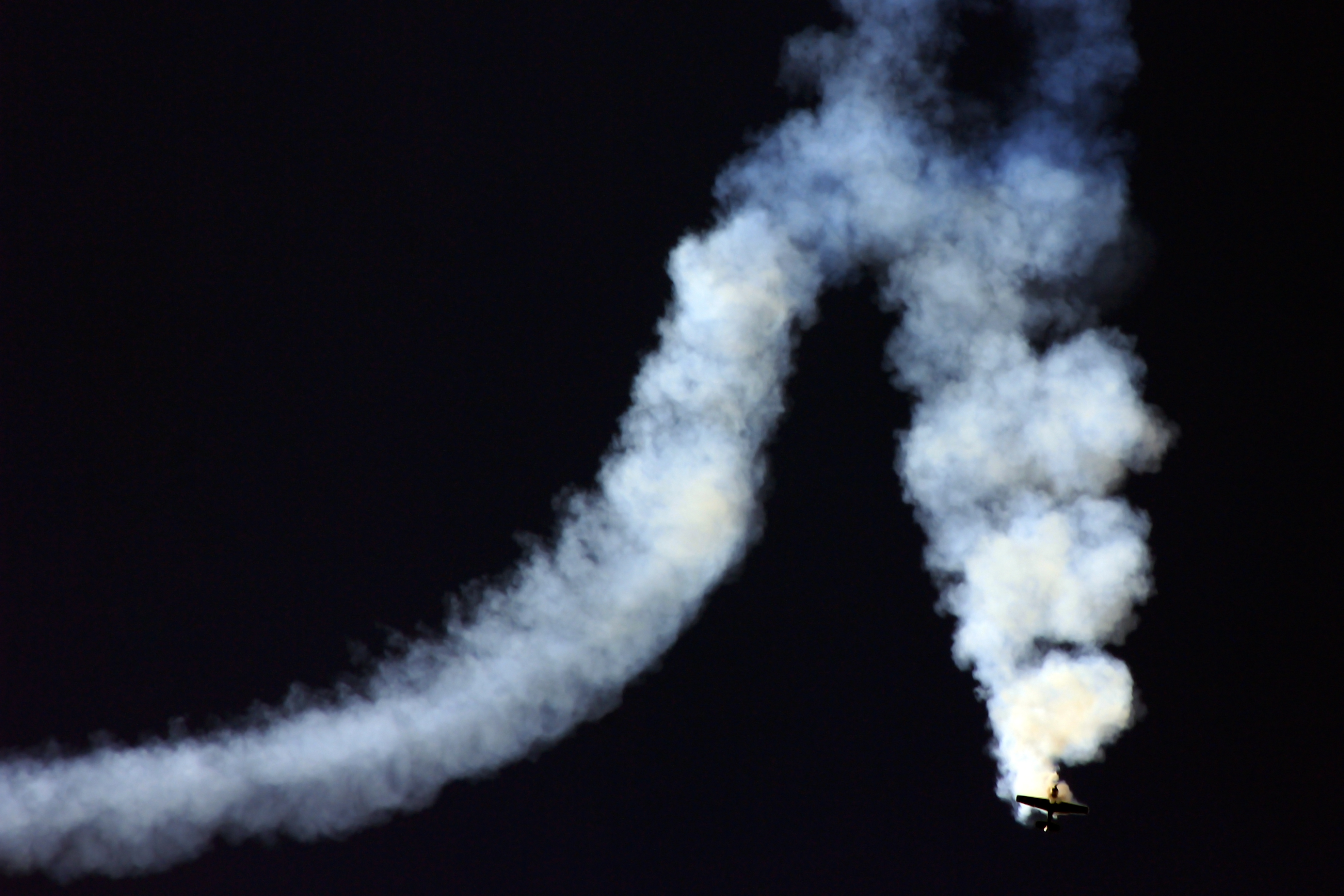 Spin arty - Yak-52 G-CBSS (UK).jpg